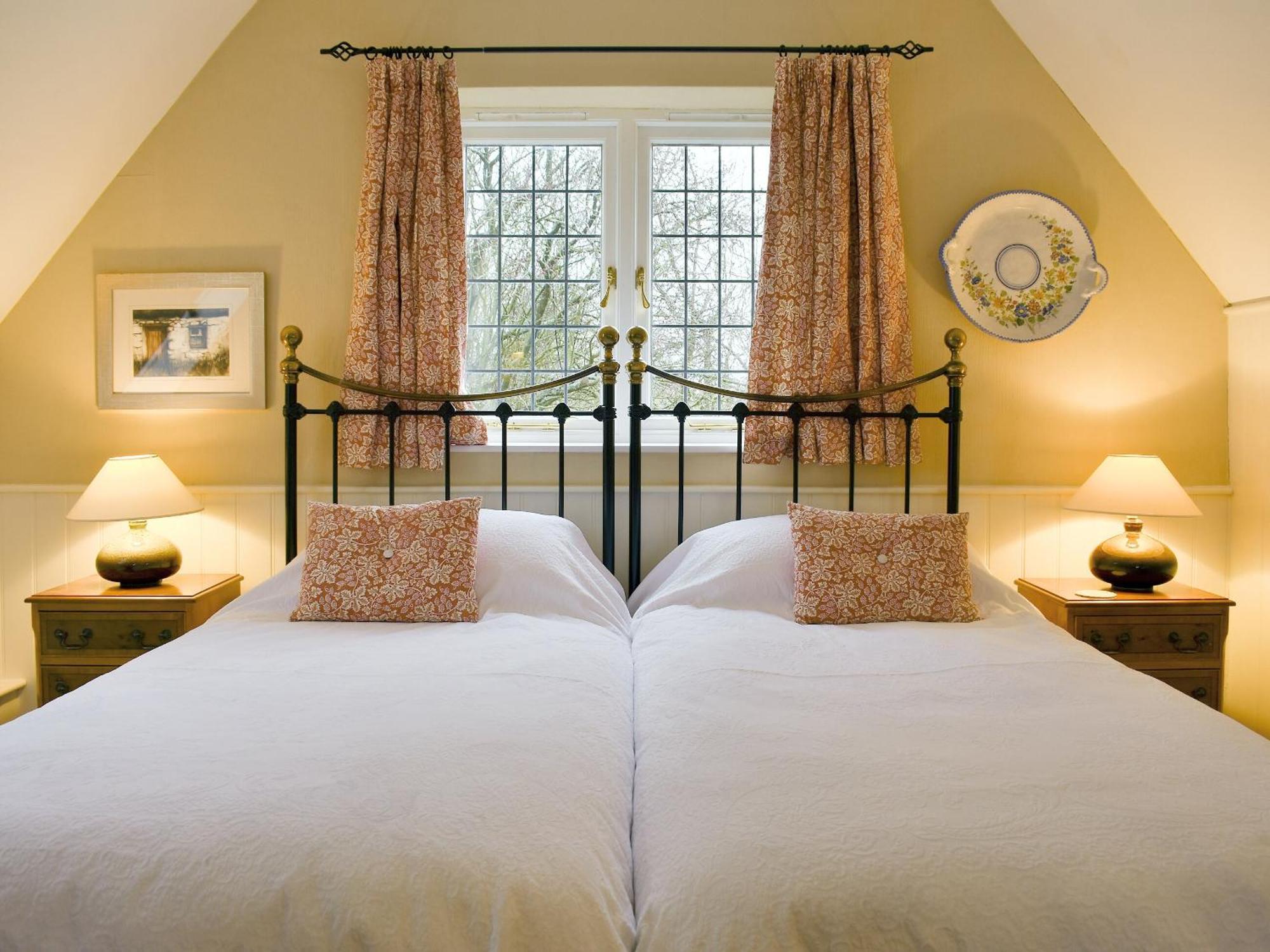 Goodwood Coach House Villa Westhampnett Exterior photo